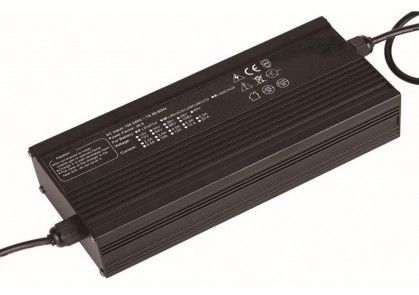 IP65 IP66 Chống nước IP66 Bộ sạc pin 6A LFP 48 Volt Vật liệu nhôm màu đen
